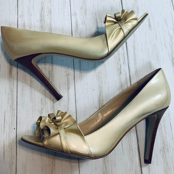 Enzo Angiolini Ruffled Peep Toe Gold Heels - Picture 1 of 15